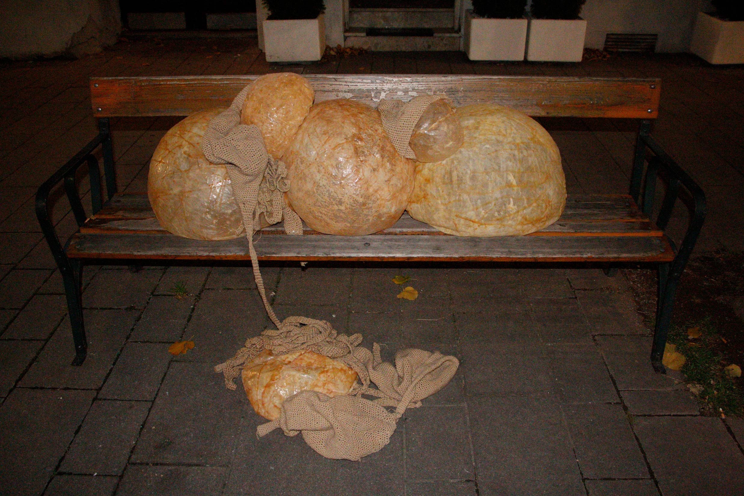 bank_sitzend-web